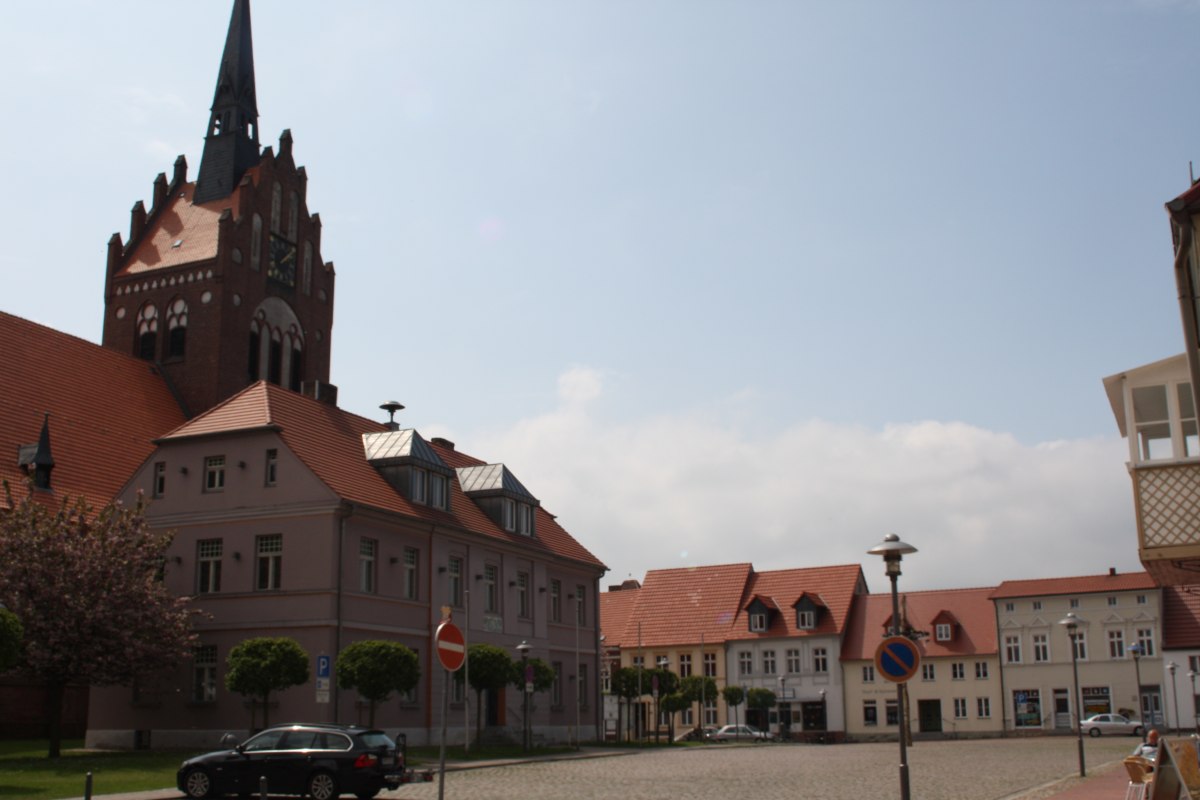 Het stadhuis werd gebouwd in 1815 en ligt vlak naast de kerk. // © Stadtinformation Usedom Het stadhuis werd gebouwd in 1815 en ligt vlak naast de kerk. // © Stadtinformation Usedom