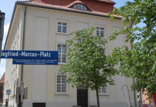 View of Marcus Square and Malchin City Hall // &copy; Monika Kr&ouml;ger
