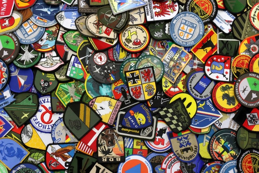 Patches in exchange for donations for children with cancer: As part of a fundraising campaign during "Schwerin in Grün," the German Armed Forces is supporting the KraKi Association; KraKi supports children with cancer. Patches are embroidered patches—some of them quite imaginative—with Velcro backing. Patches are considered sought-after collectibles. // © Bundeswehr/Oesteritz Patches in exchange for donations for children with cancer: As part of a fundraising campaign during "Schwerin in Grün," the German Armed Forces is supporting the KraKi Association; KraKi supports children with cancer. Patches are embroidered patches—some of them quite imaginative—with Velcro backing. Patches are considered sought-after collectibles. // © Bundeswehr/Oesteritz