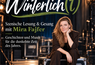 WINTERLICH(T) – Literatur und Musik zum JahresausklangWenn die Tage kürzer werden und das Jahr langsam zur Ruhe kommt, ist es Zeit für Geschichten, die wärmen. Die Schauspielerin und Sängerin Mira Fajfer nimmt ihr Publikum mit auf eine szenische und musikalische Reise durch die dunkle Jahreszeit. Mit Geschichten, Gedichten, humorvollen Anekdoten und Gesang verbindet sie literarische Klassiker mit überraschenden Entdeckungen und Geschichten aus Mecklenburg.Mal heiter und augenzwinkernd, mal poetisch und nachdenklich entsteht ein abwechslungsreiches Programm über Winter und Weihnachten, Erinnerungen und Neuanfänge. // © Landkreis Ludwigslust Parchim WINTERLICH(T) – Literatur und Musik zum JahresausklangWenn die Tage kürzer werden und das Jahr langsam zur Ruhe kommt, ist es Zeit für Geschichten, die wärmen. Die Schauspielerin und Sängerin Mira Fajfer nimmt ihr Publikum mit auf eine szenische und musikalische Reise durch die dunkle Jahreszeit. Mit Geschichten, Gedichten, humorvollen Anekdoten und Gesang verbindet sie literarische Klassiker mit überraschenden Entdeckungen und Geschichten aus Mecklenburg.Mal heiter und augenzwinkernd, mal poetisch und nachdenklich entsteht ein abwechslungsreiches Programm über Winter und Weihnachten, Erinnerungen und Neuanfänge. // © Landkreis Ludwigslust Parchim