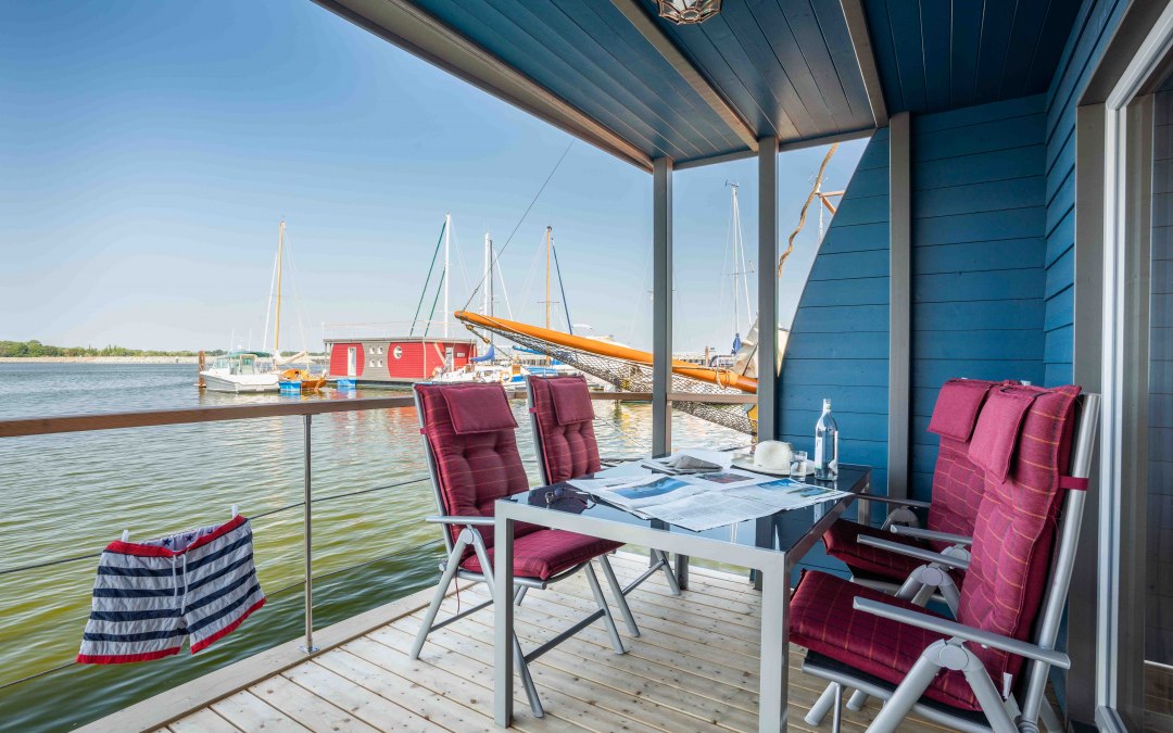 Veranda met zitplaatsen, © Stern Hausboot