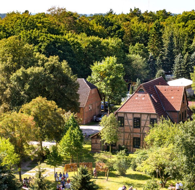 Blick von oben auf den Forst- und K&ouml;hlerhof in der Rostocker Heide // &copy; TZRW/Th. Ulrich