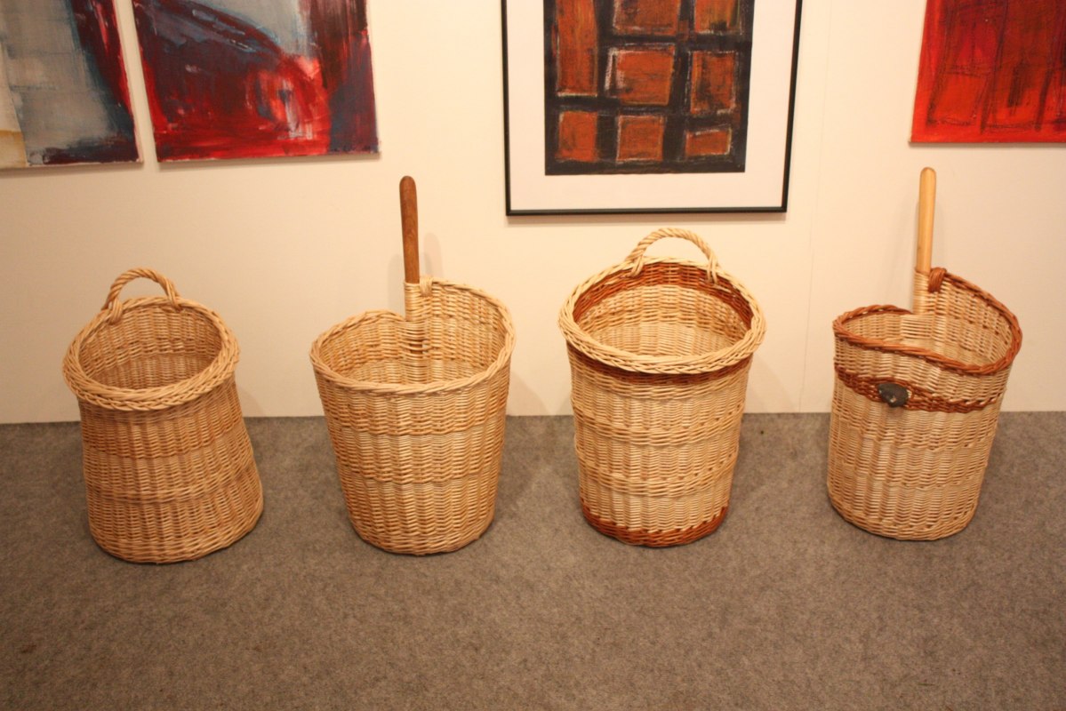 4 baskets with carved handle // &copy; Wolf Schr&ouml;ter