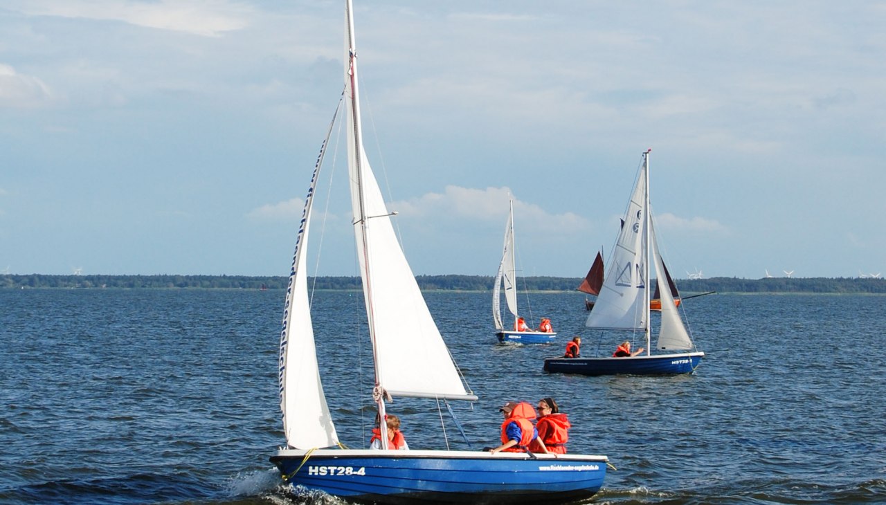 Dinghy zeilcursus bij zeilschool Fischländer, © Fischländer Segelschule Dinghy zeilcursus bij zeilschool Fischländer, © Fischländer Segelschule