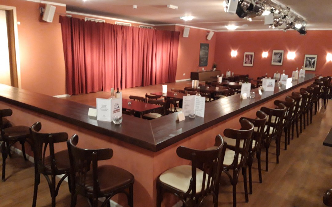 Speelzaal van cabaret Lachmöwe, © Lachmöwe