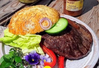 Huisgemaakte rundvleesburger, © Rico Stoltenfeld