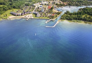 The vacation park M&uuml;ritz directly on the beach - a vacation paradise for water enthusiasts. // &copy; Ferienpark Mirow GmbH