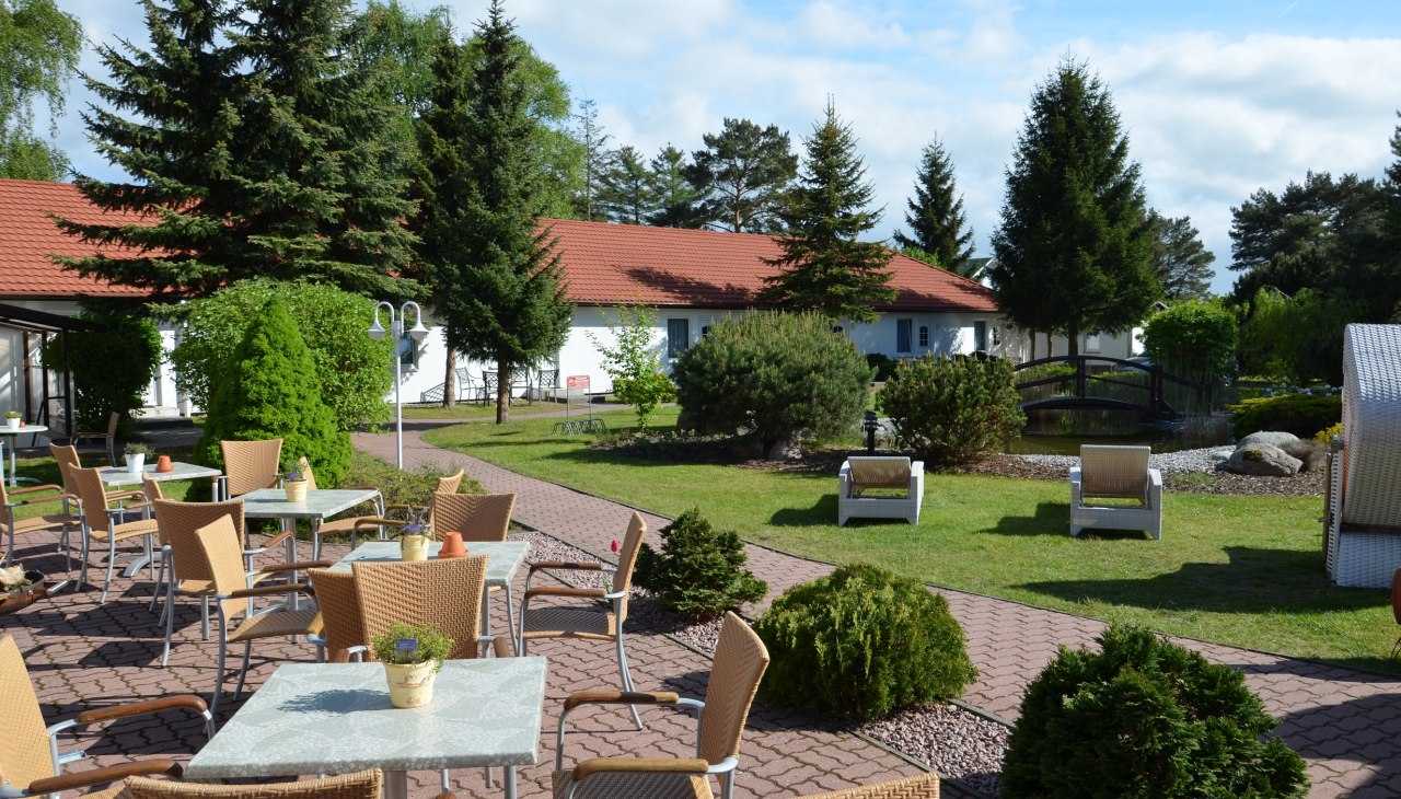 Idylliczny wewnętrzny dziedziniec z tarasem słonecznym, © Hotel & Restaurant Pommerscher Hof