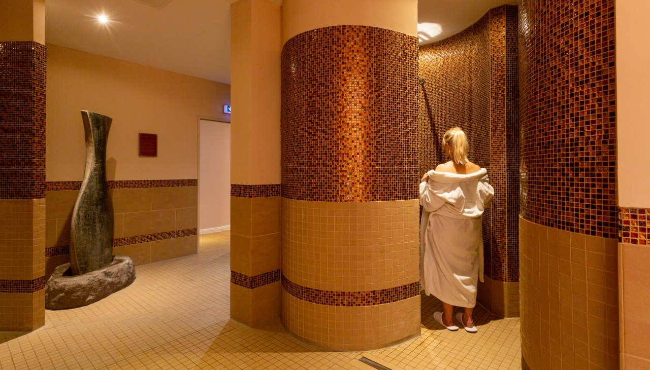 Zapraszająca strefa wellness z saunami, &copy; Seeschloss Schorssow