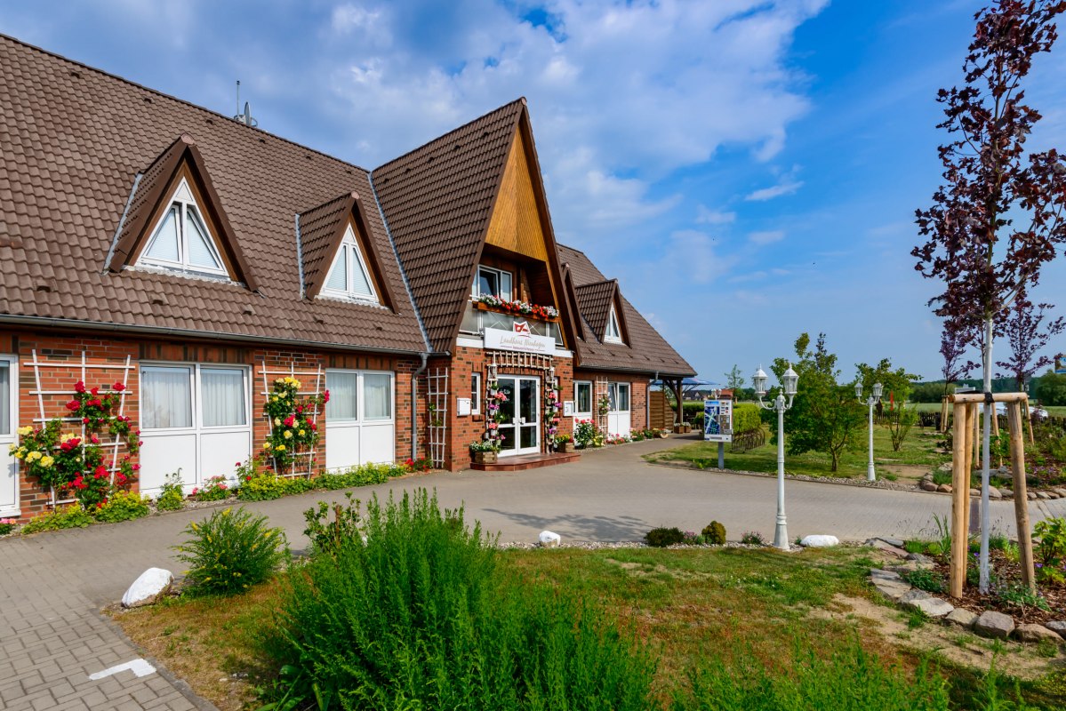 Exterior view of Landhaus Nienhagen // © Landhaus Nienhagen Exterior view of Landhaus Nienhagen // © Landhaus Nienhagen