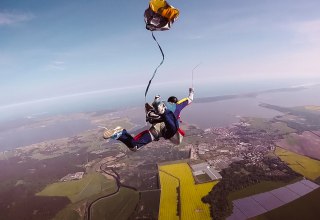 Parachutespringen boven Barth, &copy; Eckhardt G&auml;rtner