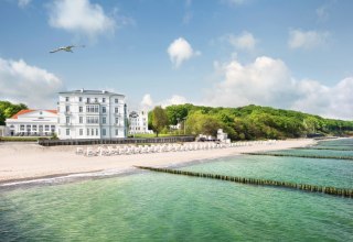 Das Luxushotel direkt am Strand umfasst ein Ensemble aus sechs klassizistischen Gebäuden im ersten deutschen Seebad. // © Grand Hotel Heiligendamm Das Luxushotel direkt am Strand umfasst ein Ensemble aus sechs klassizistischen Gebäuden im ersten deutschen Seebad. // © Grand Hotel Heiligendamm