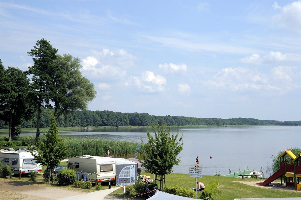 Staanplaatsen in de eerste rij met vrij uitzicht op het meer. // © Haveltourist Staanplaatsen in de eerste rij met vrij uitzicht op het meer. // © Haveltourist