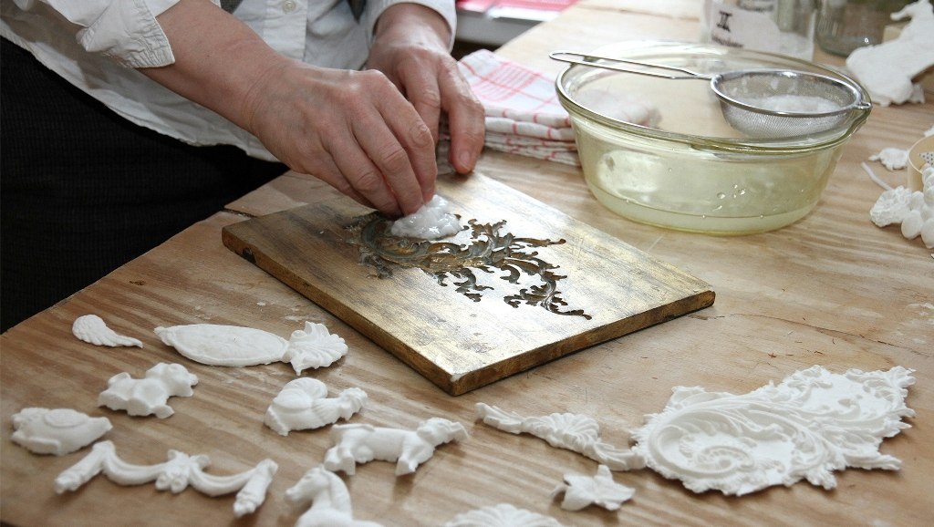 Making ornaments, &copy; MV Foto e.V. Fotografin: Angelika Lindenbeck