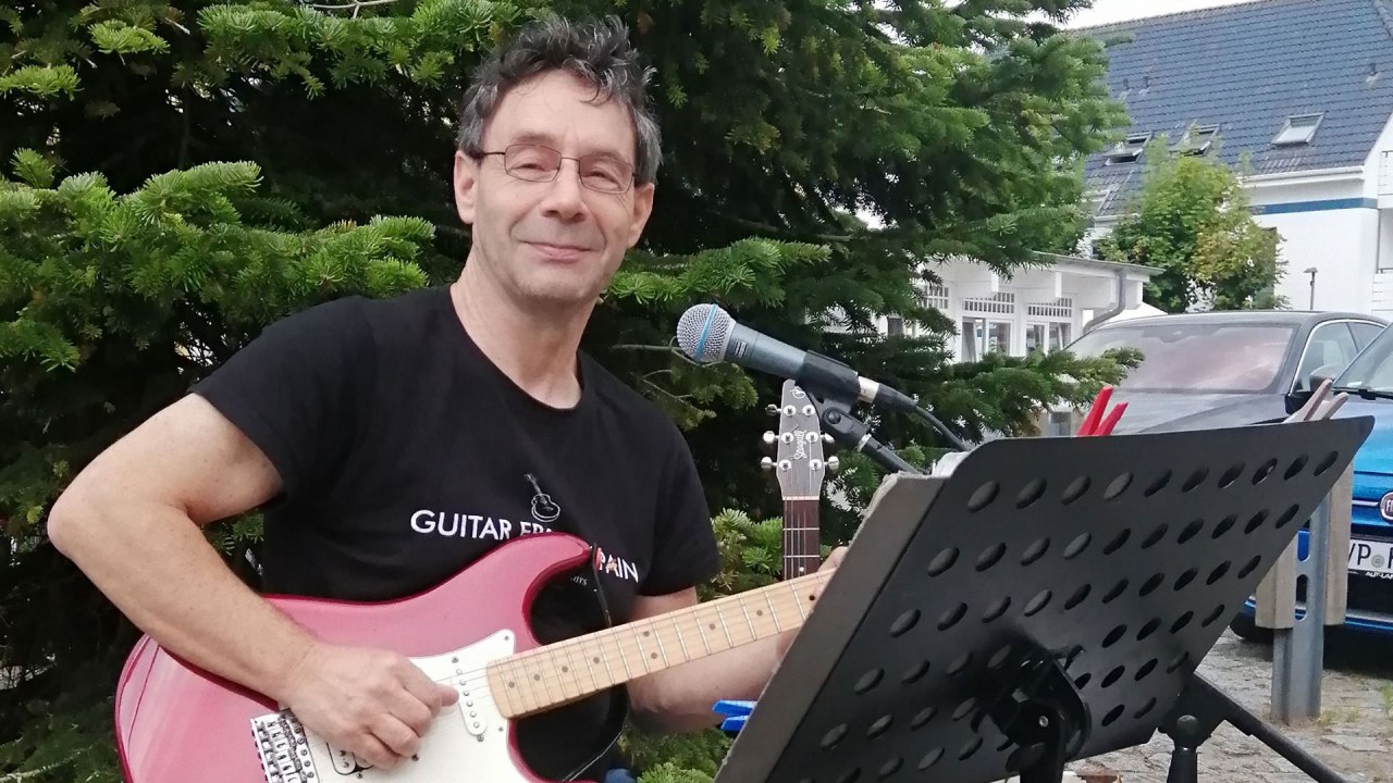 Marco Pacco: Best live entertainment | Restaurant Zingster Scheune // &copy; Marco Blasi