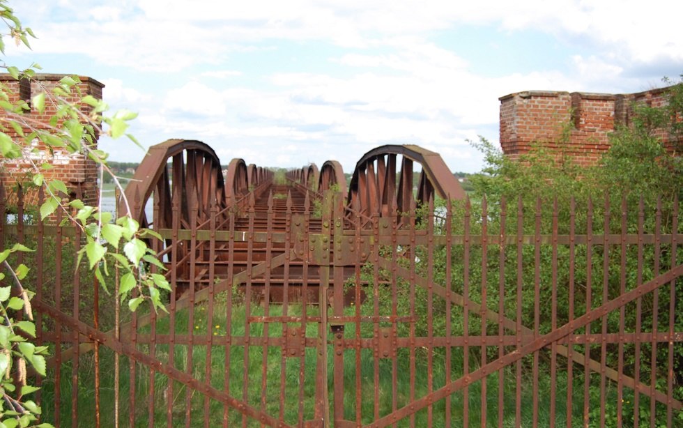 Zicht op brugresten tussen de bruggenhoofden, © Gabriele Skorupski
