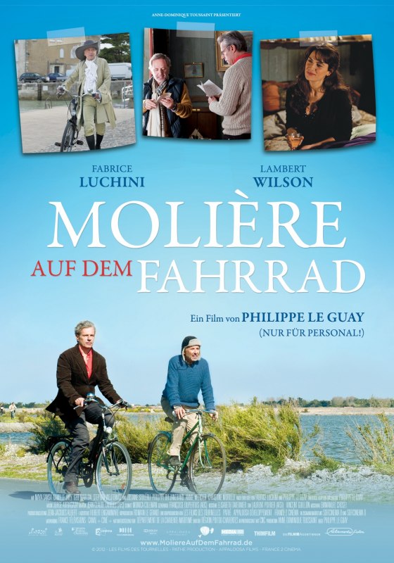 Cover van de DVD - twee fietsers voor groene struiken en blauwe lucht, water op de achtergrond, © filmfriend Cover van de DVD - twee fietsers voor groene struiken en blauwe lucht, water op de achtergrond, © filmfriend