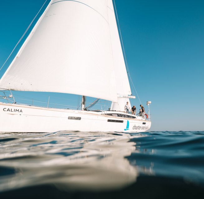 Unter Segeln über die Ostsee // © Dan Petermann Unter Segeln über die Ostsee // © Dan Petermann