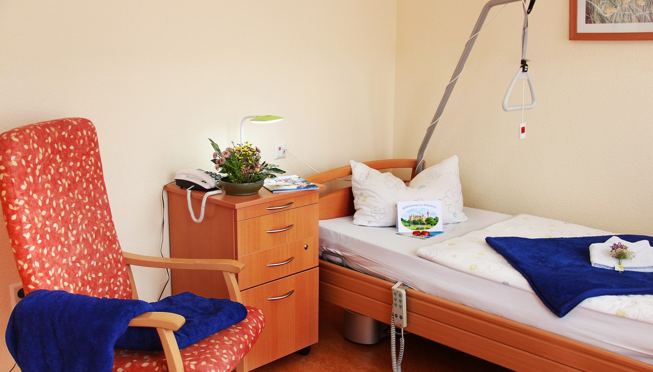 Kamer met zorgbed, © Netzwerk für Menschen