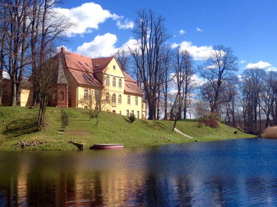 Lühburg Castle on the island, © Schloss Lühburg