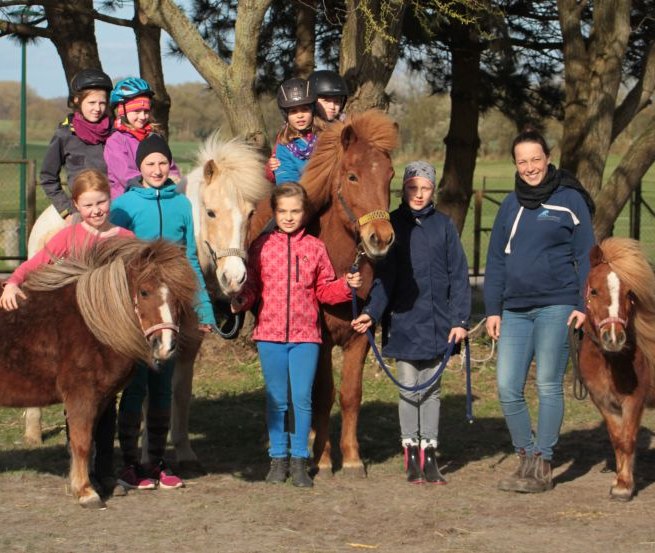 Off to the children's riding vacations to the Icelandic stud farm von der Waydbrink // &copy; Islandgest&uuml;t von der Wadybrink