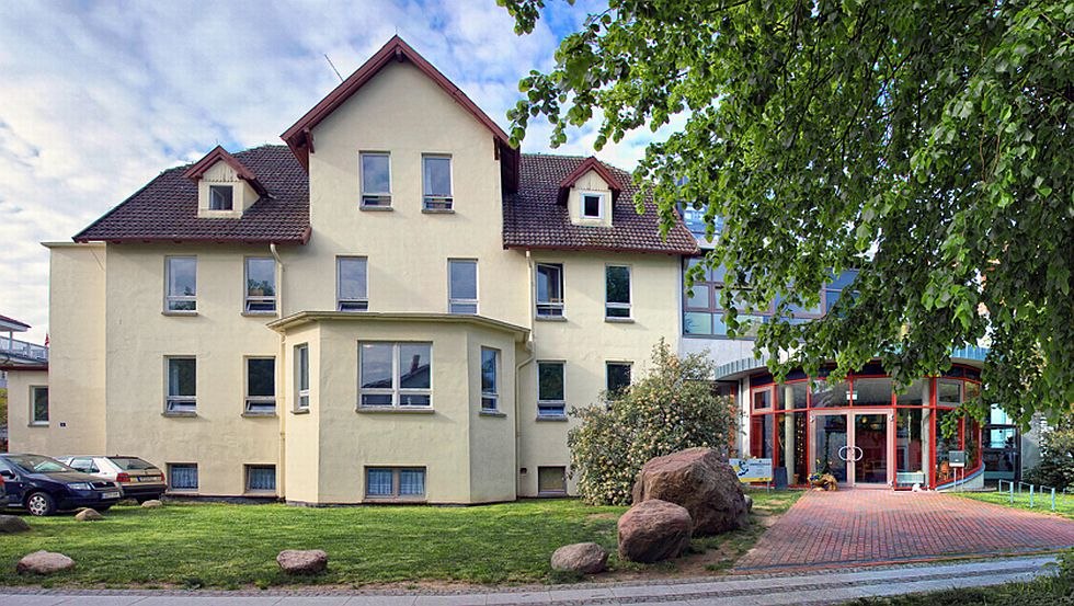 The youth guesthouse Kühlungsborn is located near the beach // © Ohne Barrieren WuS gGmbH The youth guesthouse Kühlungsborn is located near the beach // © Ohne Barrieren WuS gGmbH