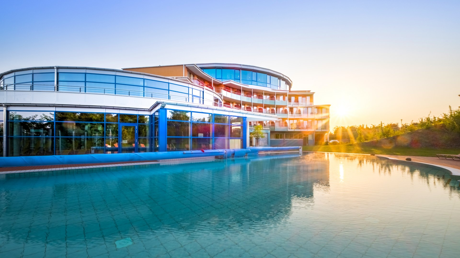 The outdoor thermal brine pool in the Waren spa center