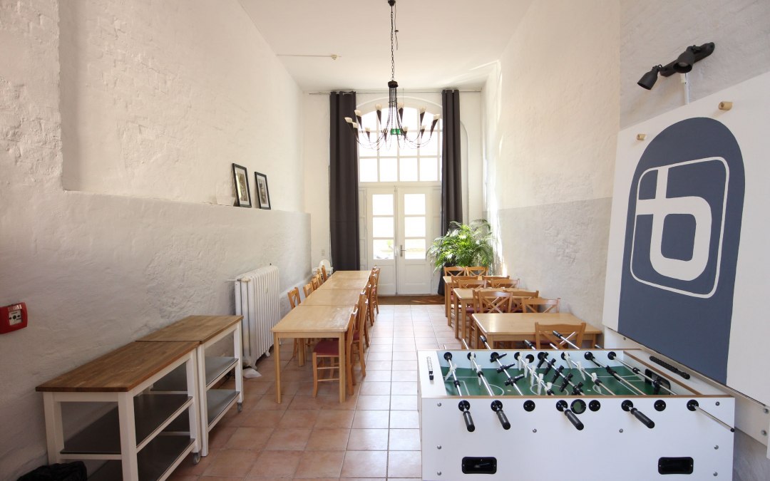 Ontbijtzaal in het hostel, © Blue Doors Hostel