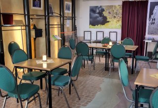 &copy; Angelika Warning