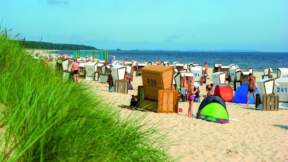 Up to 80m wide sandy beach in "egg timer" quality, © Kowitz
