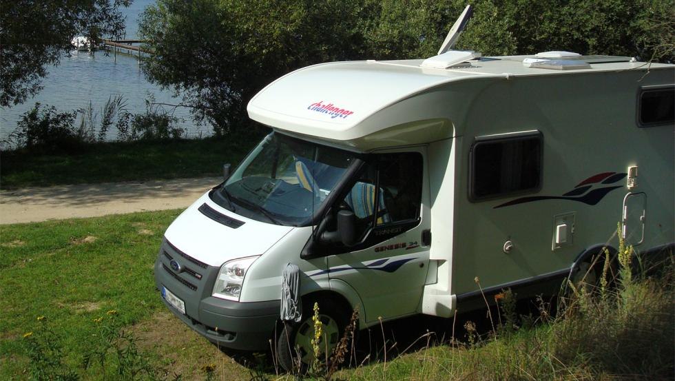 Camper pitches on the shore of Lake Plau, © Michael Hecht Camper pitches on the shore of Lake Plau, © Michael Hecht