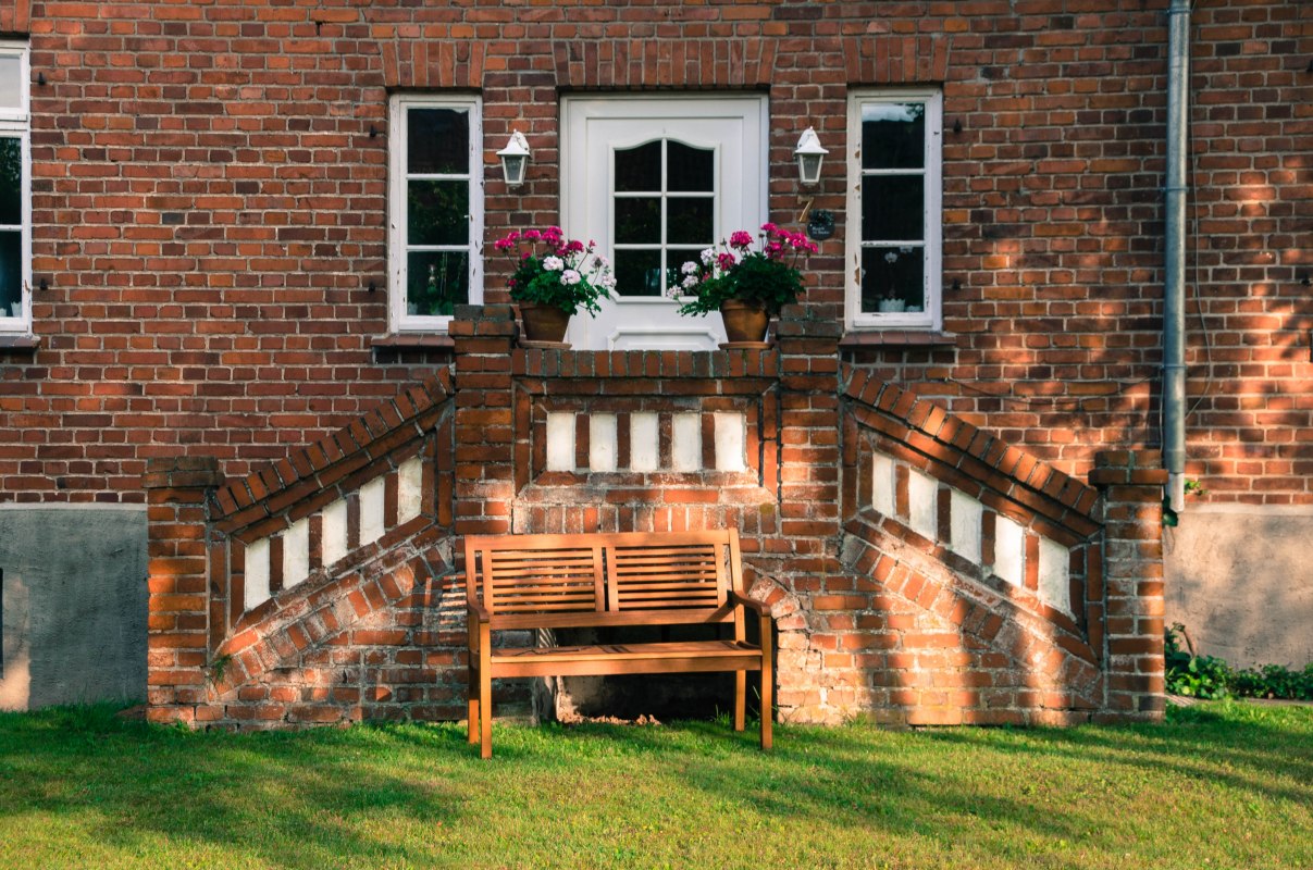 Wejście do kawiarni na farmie. // &copy; E. v. Randow