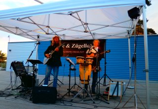 &copy; Live & Z&uuml;gellos