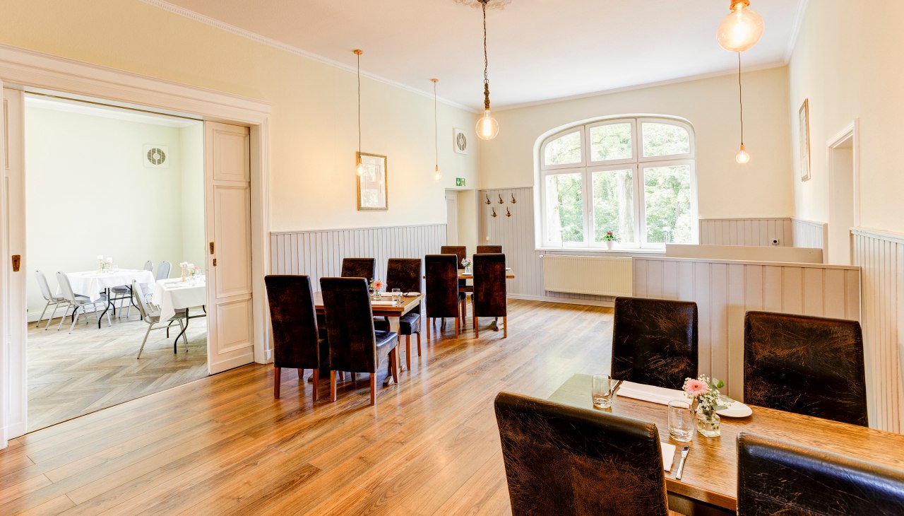 W restauracji hotelu Jagdschlösschen Schwartow, © Jagdschlösschen Schwartow / Jan Haeselich W restauracji hotelu Jagdschlösschen Schwartow, © Jagdschlösschen Schwartow / Jan Haeselich