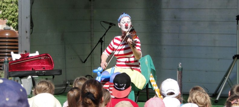 &copy; Viola G. R&auml;usche