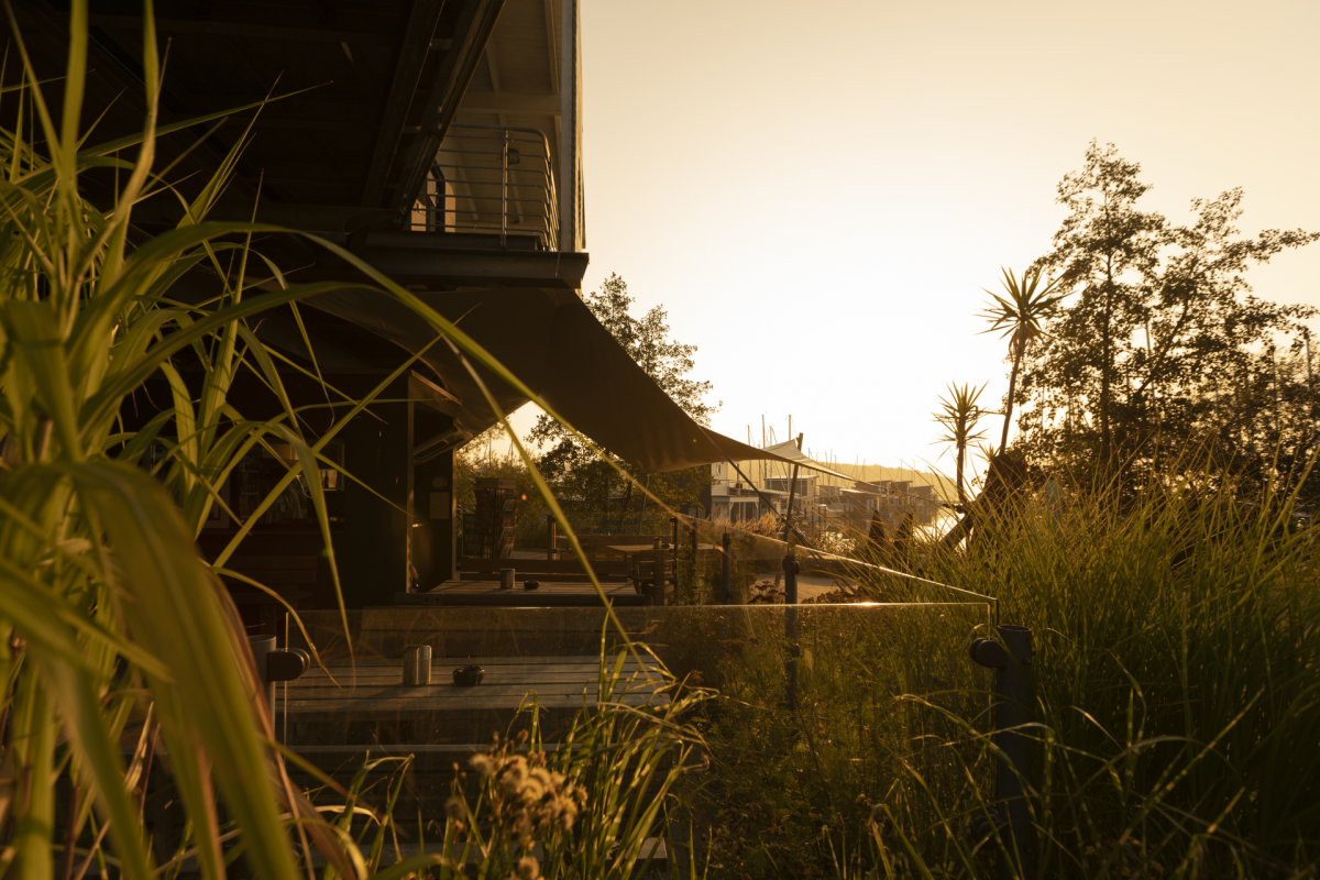 im-jaich motorhome site - with the camper right by the water // &copy; Florian Melzer/im-jaich