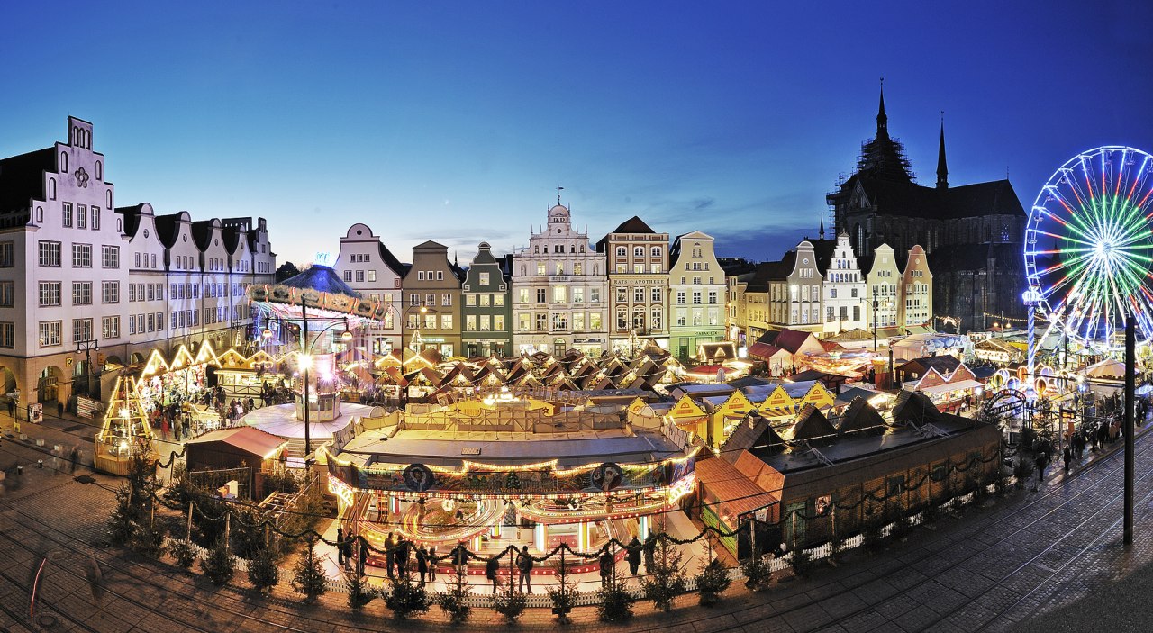 Kerstmarktsfeer op de Neue Markt in Rostock // © Großmarkt Rostock GmbH/Th. Ulrich Kerstmarktsfeer op de Neue Markt in Rostock // © Großmarkt Rostock GmbH/Th. Ulrich