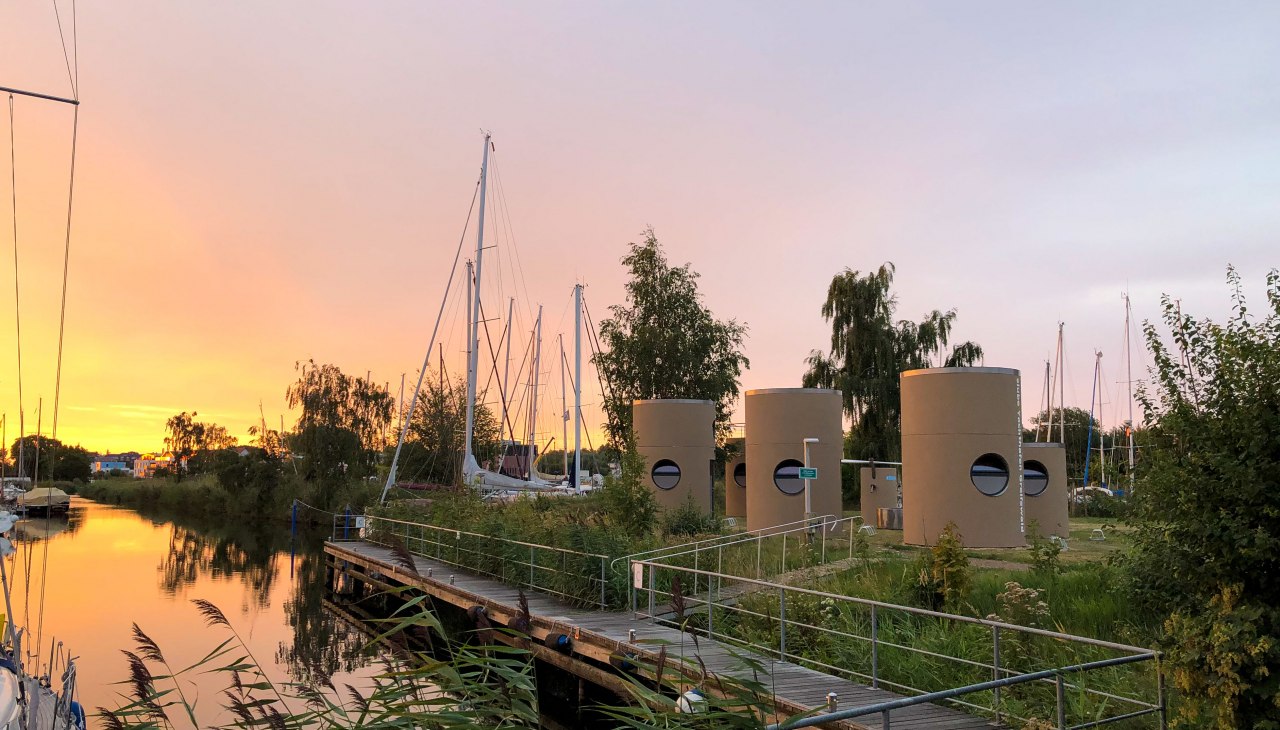 Slapen tussen zeiljachten, © slube