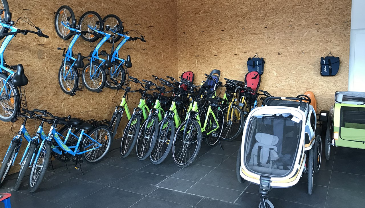 Stacja wypożyczania rowerów Harry Hurtig w Land Fleesensee, © Kur- und Tourismus GmbH Göhren-Lebbin