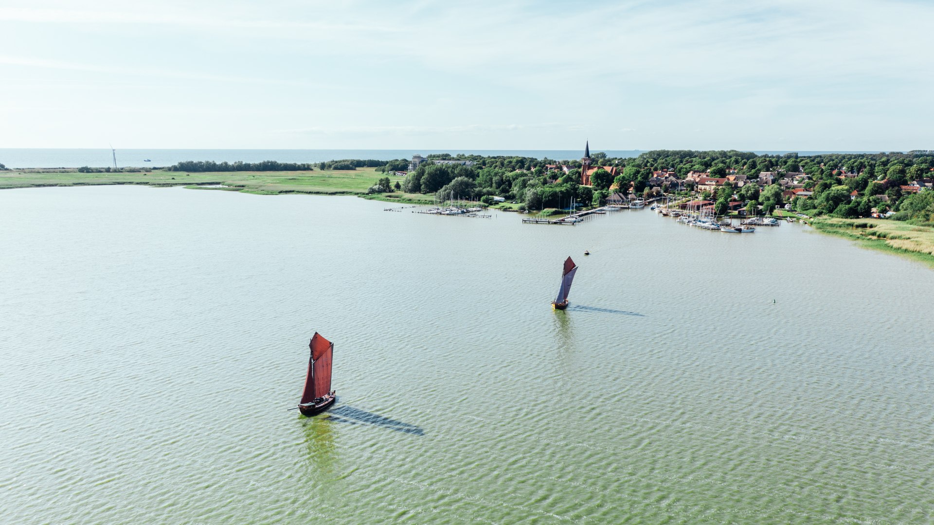 Żegluga Zeesboote po zatoce w pobliżu Fischland-Darß-Zingst, © TMV/Gänsicke
