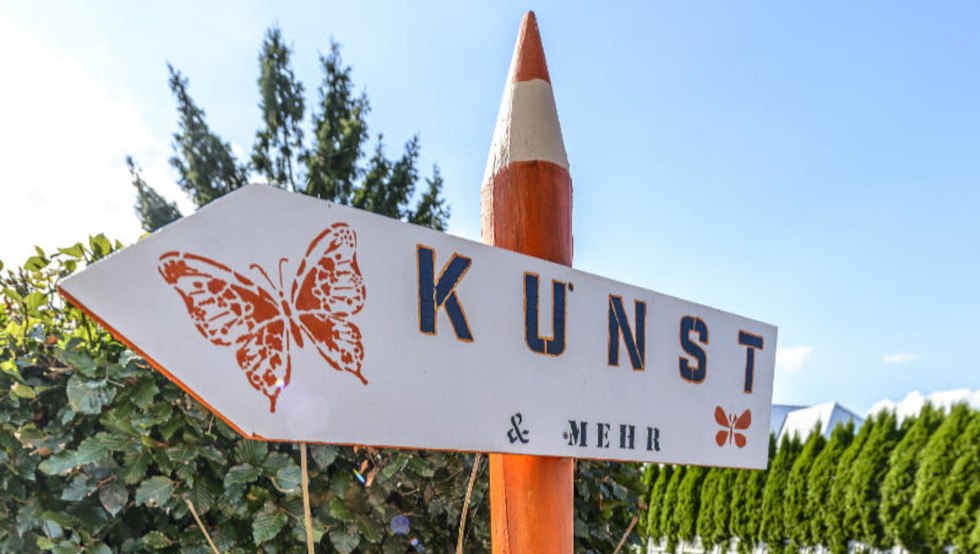 Wegweiser zur Ausstellung©peter vogel TROLL, © peter vogel TROLL Wegweiser zur Ausstellung©peter vogel TROLL, © peter vogel TROLL