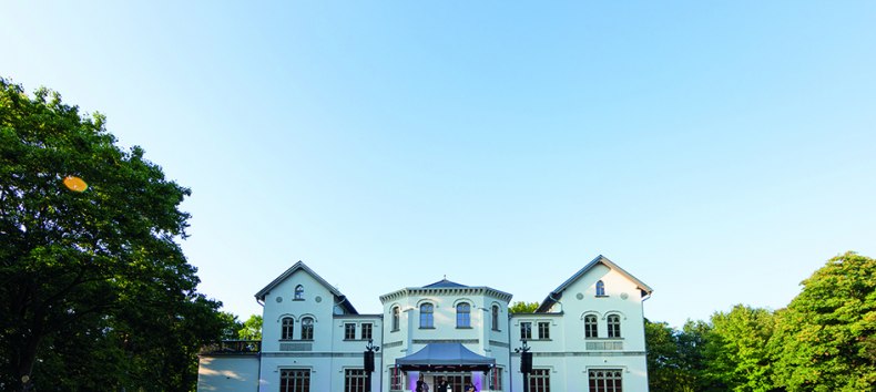 Concert in het park van Kasteel Schwiessel // © Oliver Borchert Concert in het park van Kasteel Schwiessel // © Oliver Borchert