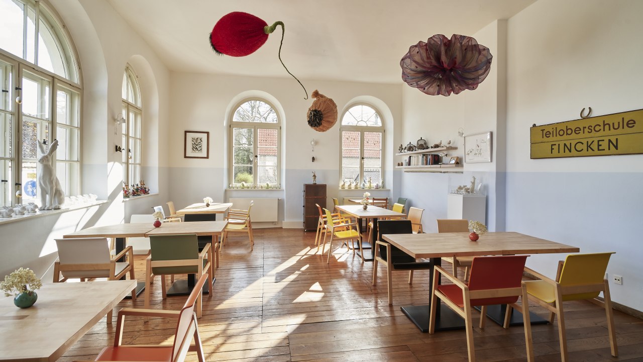 Classroom restaurant // © Kavaliershaus am Finckener See / Henryk Weiffenbach Classroom restaurant // © Kavaliershaus am Finckener See / Henryk Weiffenbach