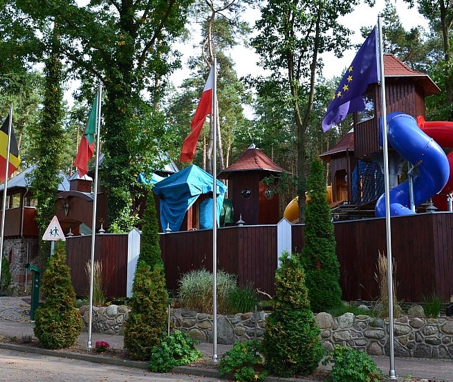 Er is een grote speeltuin voor jong en oud // &copy; Campingplatz Stubbenfelde