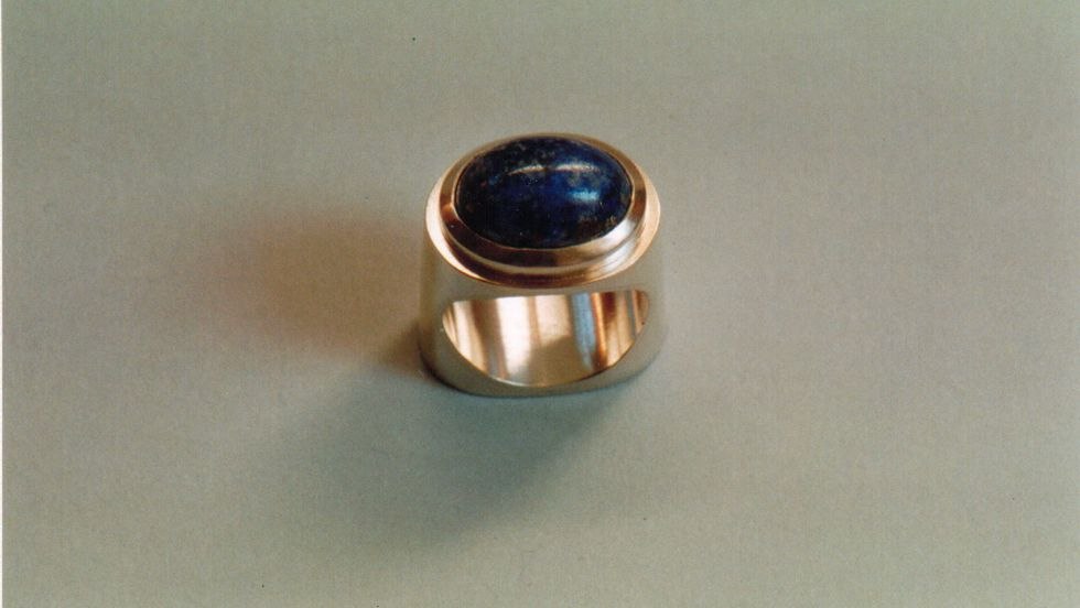 Sheath ring with lapis lazuli, &copy; Vollborn, Gudrun