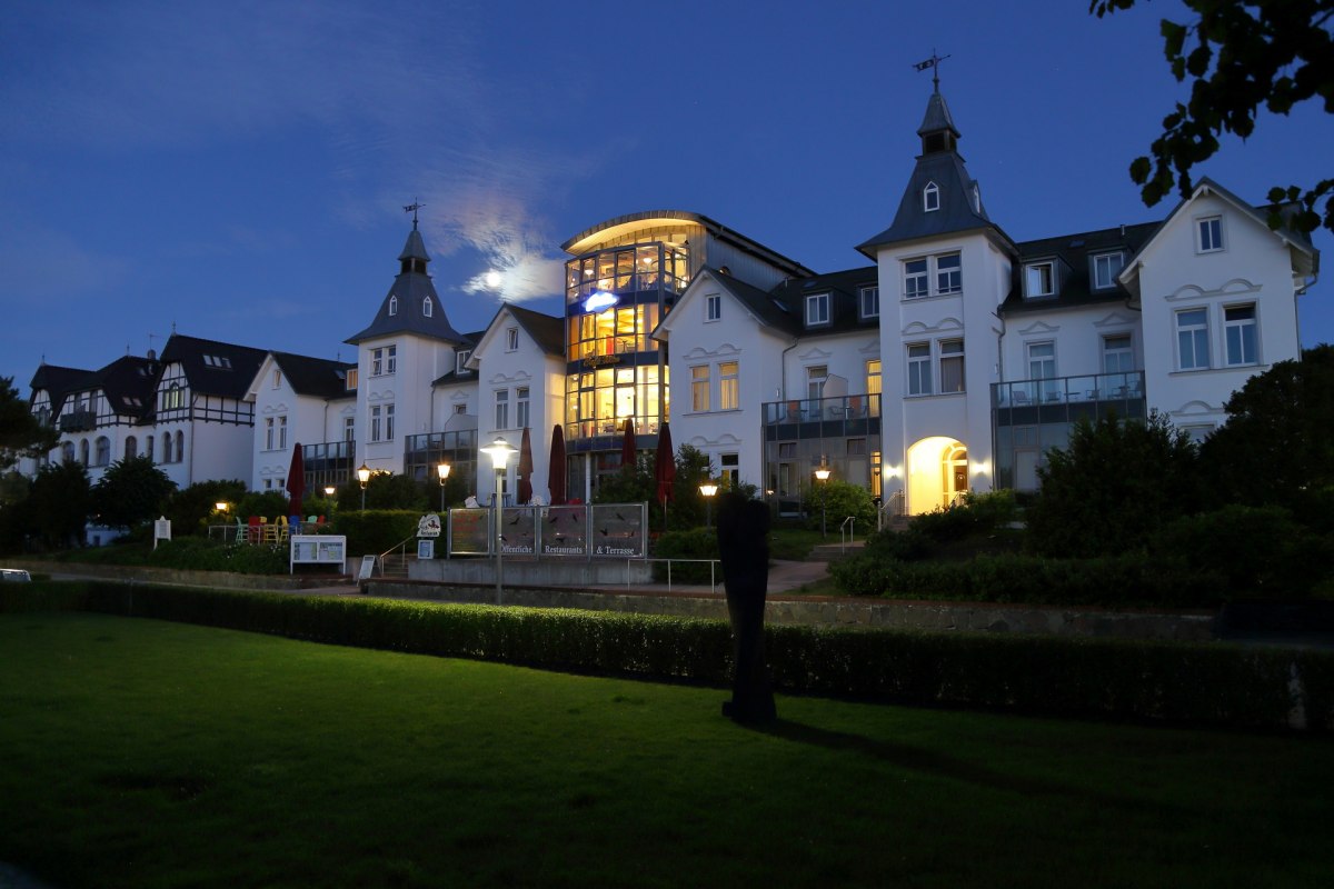 Asgard en zee kijken promenade kant avondstemming // © Asgard Hotels Asgard en zee kijken promenade kant avondstemming // © Asgard Hotels