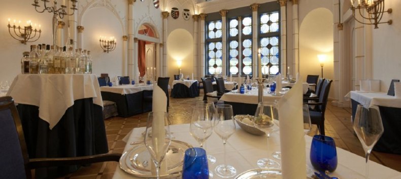 Kulinarische Hochgenüsse - Gourmetrestaurant im Wappensaal des Schlosshotels Burg Schlitz // © Schlosshotel Burg Schlitz/Petra Stüning Photografie Kulinarische Hochgenüsse - Gourmetrestaurant im Wappensaal des Schlosshotels Burg Schlitz // © Schlosshotel Burg Schlitz/Petra Stüning Photografie