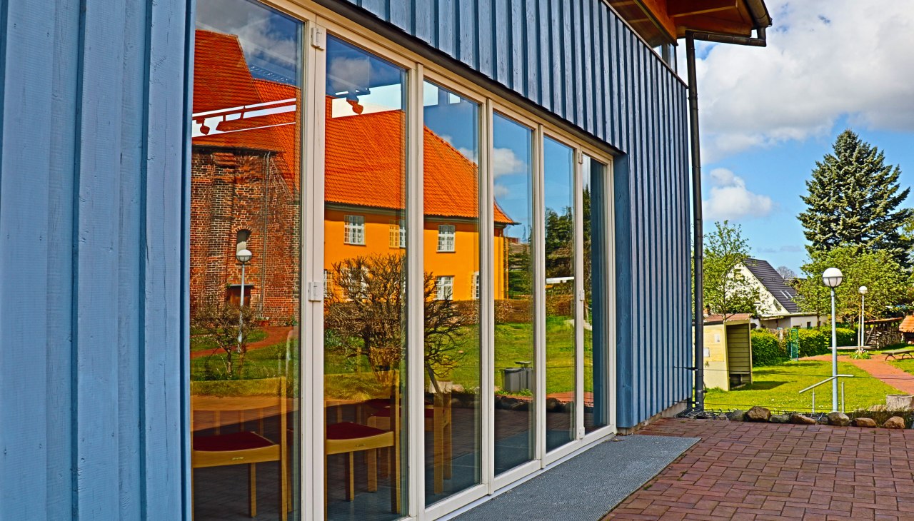 bible_centre_barth_-_blue_building1, © Hans-Joachim Meusel