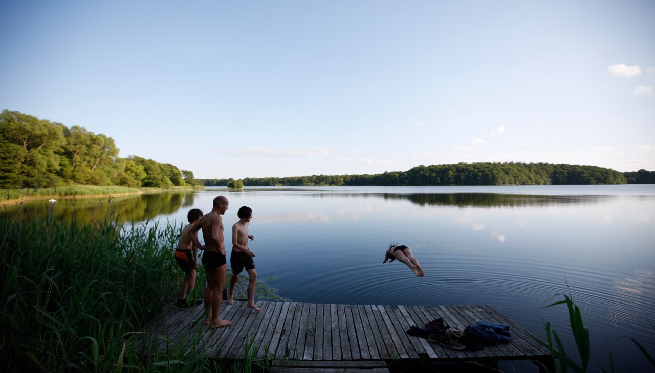 Evening swim in the nearby Golden Lake, &copy; Hauke Dressler