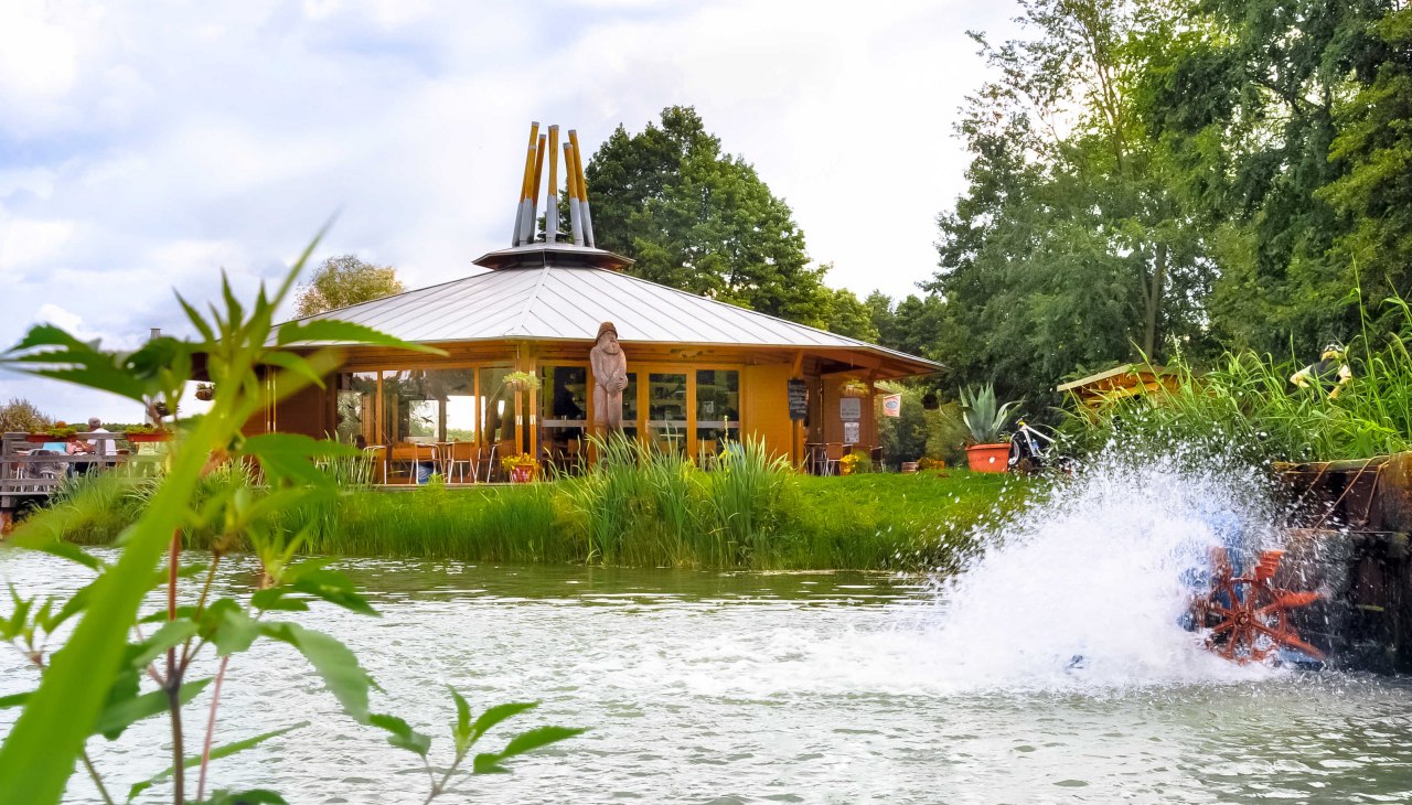 Fischers Land Boek - Müritzfischer, © Fischerei Müritz-Plau GmbH Fischers Land Boek - Müritzfischer, © Fischerei Müritz-Plau GmbH